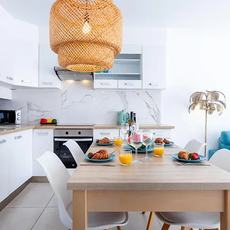 Sunny Paradise With Ocean View Apartament