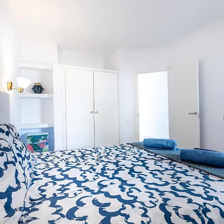 Sunny Paradise With Ocean View אדחה